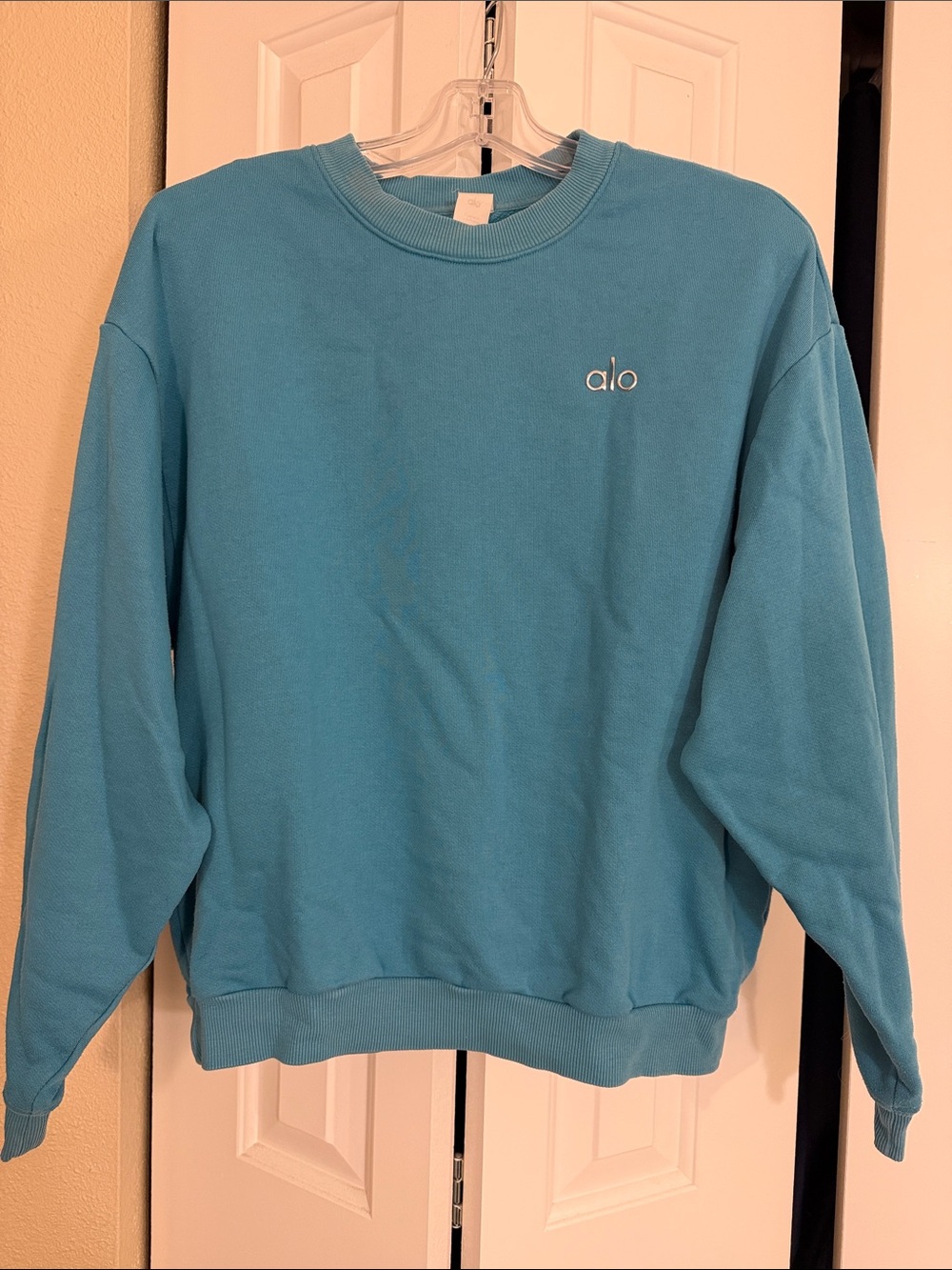 ALO Yoga Women's Crewneck Sweatshirt in Turquoise